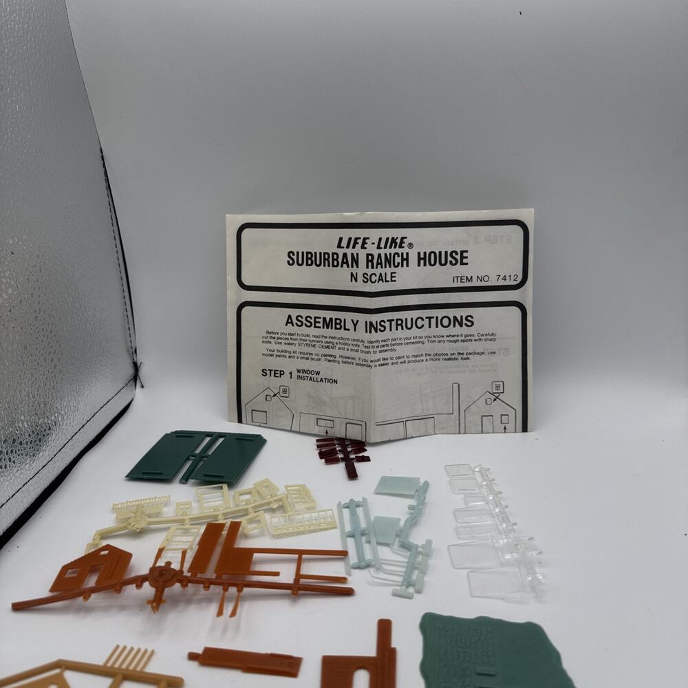 Life-Like #7412 Suburban Ranch House, N Scale 100% Complete open Bag Unassembled